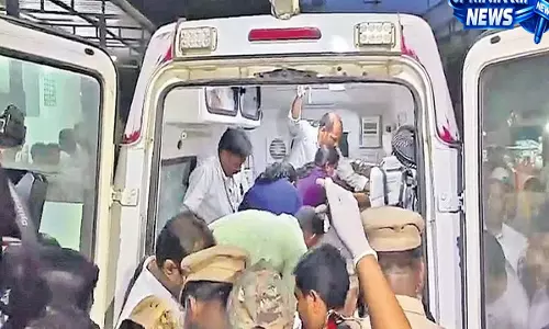 Tragic incident in Warangal: RTC ड्राइवर 80% झुलसा, इलाज के लिए हैदराबाद रेफर Tragic incident in Warangal: RTC ड्राइवर 80% झुलसा, इलाज के लिए हैदराबाद रेफर