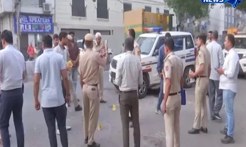 Karol Bagh firing case: निजी रंजिश में गोलीबारी, एक घायल, पुलिस जांच जारी Karol Bagh firing case: निजी रंजिश में गोलीबारी, एक घायल, पुलिस जांच जारी