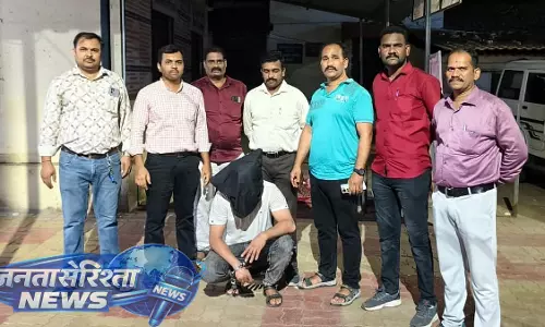 Uber ड्राइवर से दिनदहाड़े लूट का मामला, आज़ाद मैदान पुलिस ने 24 घंटे में आरोपी को दबोचा Uber ड्राइवर से दिनदहाड़े लूट का मामला, आज़ाद मैदान पुलिस ने 24 घंटे में आरोपी को दबोचा