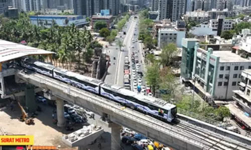 सूरत में मेट्रो का सपना हुआ साकार: सूरत मेट्रो के 40 किमी लंबे नेटवर्क पर काम तेज, ट्रायल शुरू सूरत में मेट्रो का सपना हुआ साकार: सूरत मेट्रो के 40 किमी लंबे नेटवर्क पर काम तेज, ट्रायल शुरू
