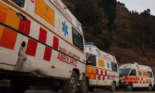 शादी में आए लोग गड्ढे में गिरे, एक की मौत 11 लोग घायल शादी में आए लोग गड्ढे में गिरे, एक की मौत 11 लोग घायल