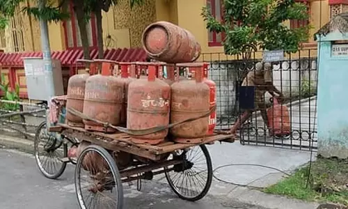 राज्य में बिजली सप्लाई स्थिर है, चिंता की कोई बात नहीं: PIB, OMC ने साफ किया राज्य में बिजली सप्लाई स्थिर है, चिंता की कोई बात नहीं: PIB, OMC ने साफ किया