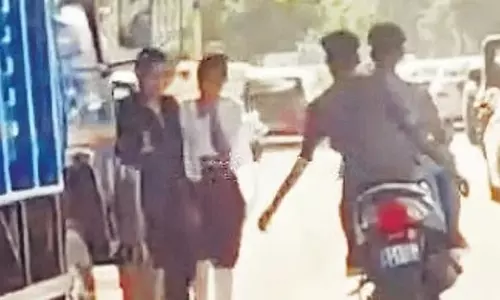 Karnataka : बेंगलुरु में महिला से छेड़छाड़ मामले में दो डिलीवरी बॉय गिरफ्तार Karnataka : बेंगलुरु में महिला से छेड़छाड़ मामले में दो डिलीवरी बॉय गिरफ्तार