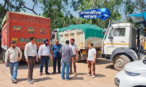 Yamunanagar में CM फ्लाइंग स्क्वायड ने ओवरलोडेड गाड़ियों पर कार्रवाई की Yamunanagar में CM फ्लाइंग स्क्वायड ने ओवरलोडेड गाड़ियों पर कार्रवाई की