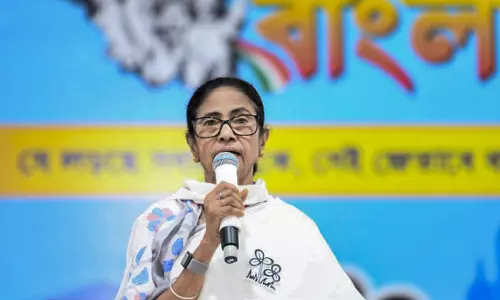 Kolkata: भाजपा को दिल्ली से बेदखल करना ही मेरा असली मकसद: चुनावी रैली में बोलीं दीदी Kolkata: भाजपा को दिल्ली से बेदखल करना ही मेरा असली मकसद: चुनावी रैली में बोलीं दीदी