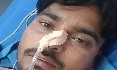 Meerut: प्रेमिका के परिजनों की पिटाई से आहत युवक ने खाया जहर, अस्पताल में तोड़ा दम Meerut: प्रेमिका के परिजनों की पिटाई से आहत युवक ने खाया जहर, अस्पताल में तोड़ा दम