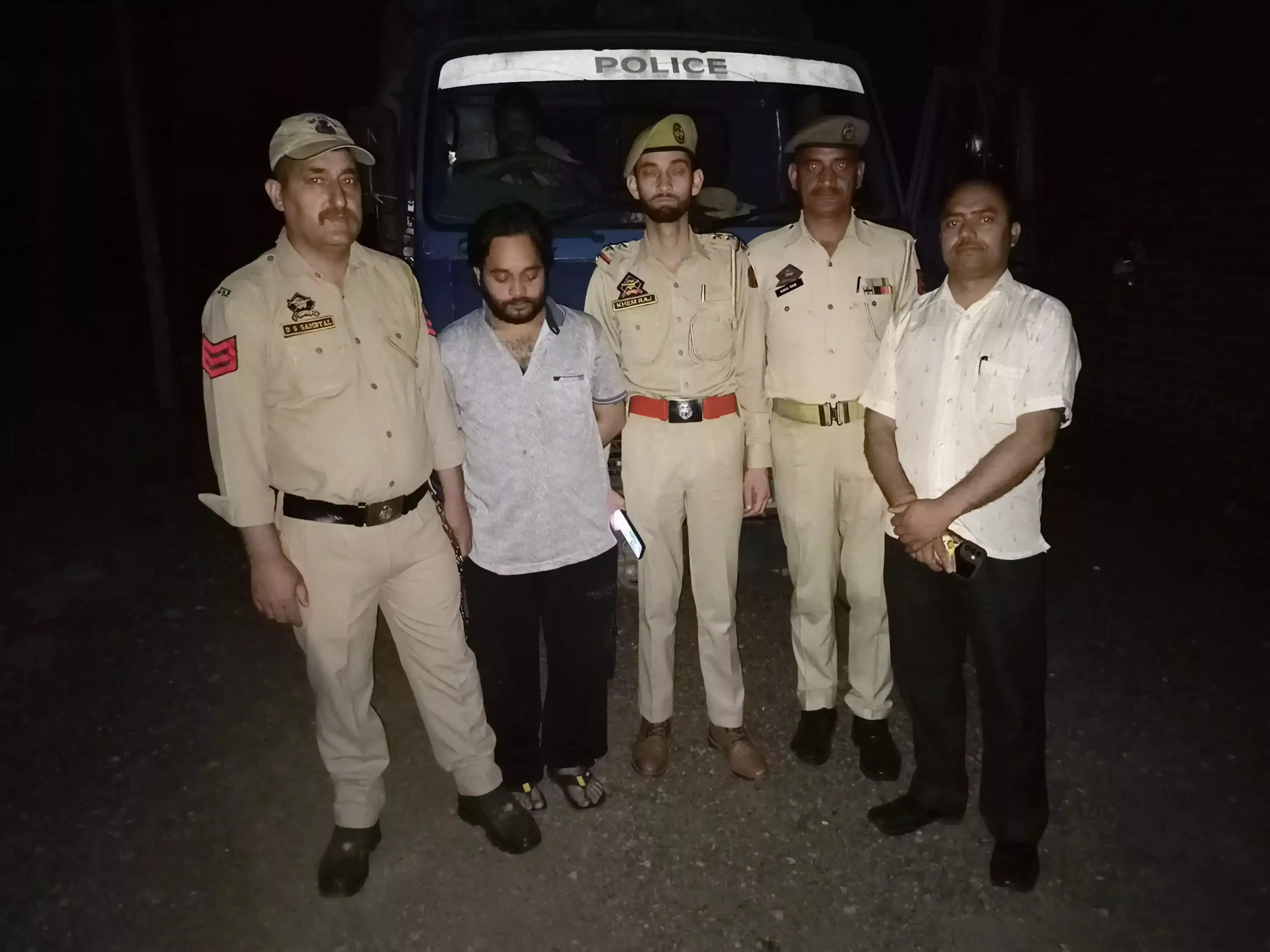 Kathua: नशा तस्करी पर कार्रवाई, आरोपी दबोचा Kathua: नशा तस्करी पर कार्रवाई, आरोपी दबोचा