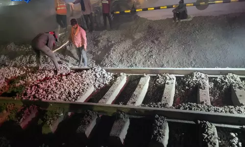 रेल मरम्मत कार्य के चलते खुर्सीपार-भिलाई नगर फाटक में आवागमन 2 मई तक बंद रेल मरम्मत कार्य के चलते खुर्सीपार-भिलाई नगर फाटक में आवागमन 2 मई तक बंद