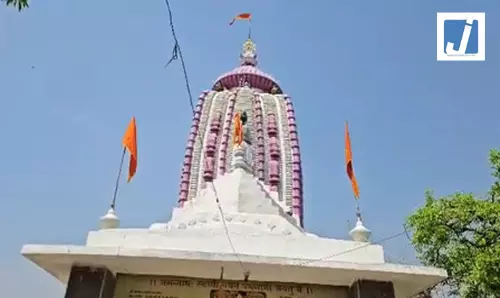 मंदिर में गार्ड की हत्या, कानून-व्यवस्था पर उठाए गए सवाल मंदिर में गार्ड की हत्या, कानून-व्यवस्था पर उठाए गए सवाल