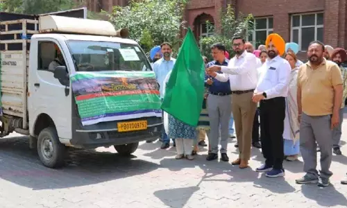 Amritsar: अमृतसर में जागरूकता अभियान तेज, किसानों के लिए निकली वैन Amritsar: अमृतसर में जागरूकता अभियान तेज, किसानों के लिए निकली वैन