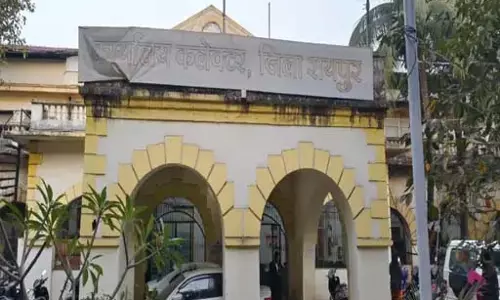 कैंसर पीड़िता की राशि रोकने वाला बाबू सस्पेंड