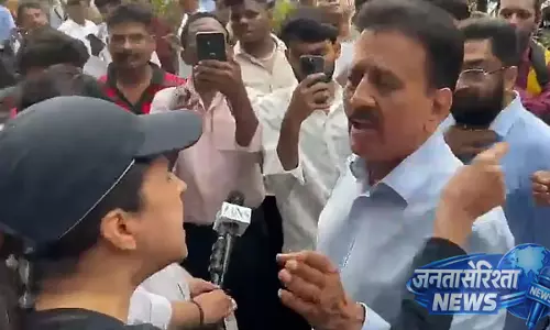 मुंबई BJP रैली के दौरान ट्रैफिक जाम पर मंत्री गिरीश महाजन से बहस मुंबई BJP रैली के दौरान ट्रैफिक जाम पर मंत्री गिरीश महाजन से बहस