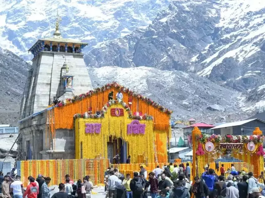 Dehradun: केदारनाथ धाम में नुकसान पहुंचाने वालों पर पुलिस सख्त Dehradun: केदारनाथ धाम में नुकसान पहुंचाने वालों पर पुलिस सख्त