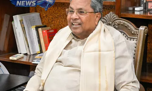 कर्नाटक की राजनीति: CM ने करीबी दोस्तों के साथ डिनर पार्टी की