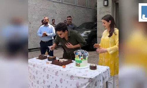 सचिन तेंदुलकर बर्थडे: क्रिकेट के भगवान ने फैंस के साथ मनाया जन्मदिन, VIDEO