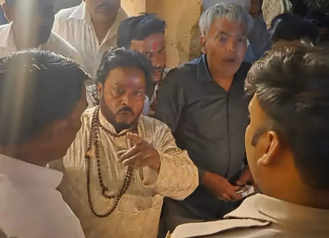 Farrukhabad: शादी समारोह में चली गोली, दुल्हन के जीजा जख्मी Farrukhabad: शादी समारोह में चली गोली, दुल्हन के जीजा जख्मी
