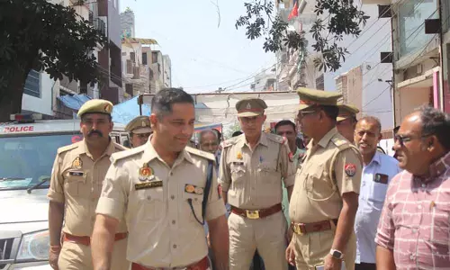 Meerut: सेंट्रल मार्केट विवाद में धरना तेज, प्रशासन सक्रिय Meerut: सेंट्रल मार्केट विवाद में धरना तेज, प्रशासन सक्रिय