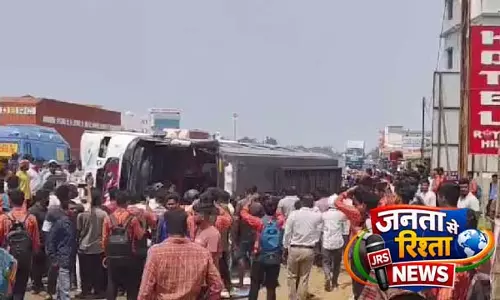 Balasore में केरल जा रही बस पलटने से कई लोग घायल Balasore में केरल जा रही बस पलटने से कई लोग घायल