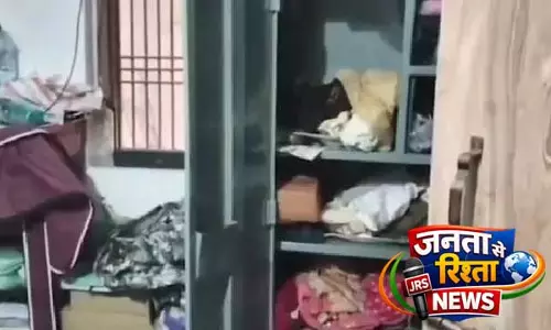 Burglars में चोरों ने एक कारोबारी के घर में सेंध लगाई, 3 लाख रुपये और सोना लूटा Burglars में चोरों ने एक कारोबारी के घर में सेंध लगाई, 3 लाख रुपये और सोना लूटा