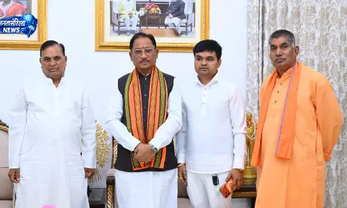 CM साय से मिले मध्य प्रदेश मछुआ कल्याण बोर्ड के अध्यक्ष सीताराम बॉथम CM साय से मिले मध्य प्रदेश मछुआ कल्याण बोर्ड के अध्यक्ष सीताराम बॉथम