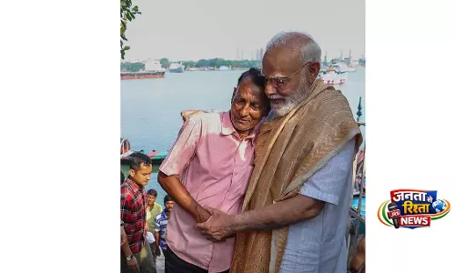 हुगली के नाविकों ने नदी किनारे PM मोदी के दौरे के दौरान हुई बातचीत को प्यार से किया याद