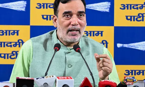गुजरात स्थानीय निकाय चुनाव: फायरिंग की घटना में AAP उम्मीदवार घायल, गोपाल राय ने BJP पर निशाना साधा