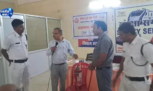 रायपुर-दुर्ग स्टेशन में ट्रेनों के सुरक्षित परिचालन को लेकर हुई संरक्षा सेमिनार रायपुर-दुर्ग स्टेशन में ट्रेनों के सुरक्षित परिचालन को लेकर हुई संरक्षा सेमिनार
