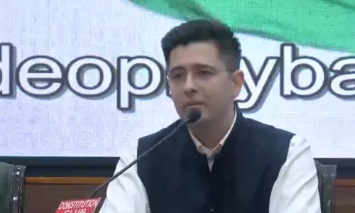 आम आदमी पार्टी में बड़ी टूट: अरविंद केजरीवाल को बड़ा झटका, 7 सांसद गए बीजेपी में आम आदमी पार्टी में बड़ी टूट: अरविंद केजरीवाल को बड़ा झटका, 7 सांसद गए बीजेपी में