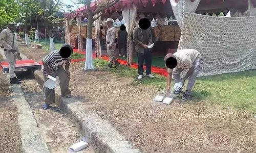 Manipur के थौबल में कर्फ्यू तोड़ने वालों से करवाई गई कम्युनिटी सर्विस Manipur के थौबल में कर्फ्यू तोड़ने वालों से करवाई गई कम्युनिटी सर्विस