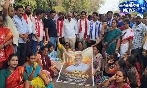 हम RTC कर्मचारियों के साथ खड़े रहेंगे: MLA कुनामनेनी संबाशिव राव हम RTC कर्मचारियों के साथ खड़े रहेंगे: MLA कुनामनेनी संबाशिव राव