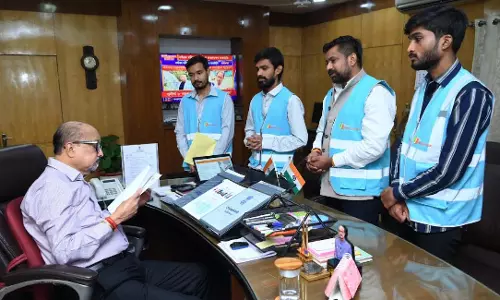 राज्यपाल डेका से फिल परमार्थ आश्रम के संस्थापक ने की भेंट राज्यपाल डेका से फिल परमार्थ आश्रम के संस्थापक ने की भेंट