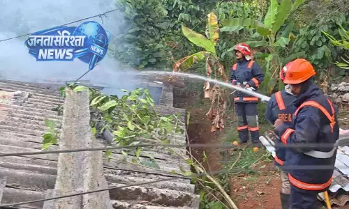 Kerala : मुलाकरामेदु में आग से घर तबाह हो गया Kerala : मुलाकरामेदु में आग से घर तबाह हो गया