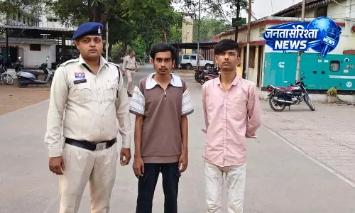 रायपुर में कारोबारी को झपट्टा मारकर मोबाइल छीने, 4 लड़के गिरफ्तार रायपुर में कारोबारी को झपट्टा मारकर मोबाइल छीने, 4 लड़के गिरफ्तार