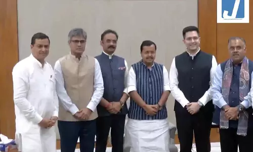 AAP में बड़ी फूट, सांसद टूटे, बीजेपी में शामिल हुए