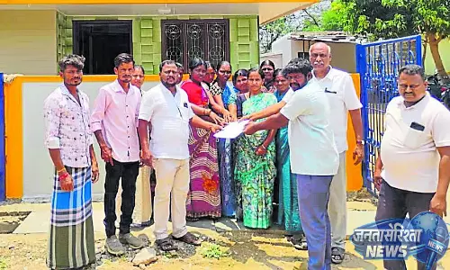 Karnataka : शराब की अवैध बिक्री रोकने की मांग Karnataka : शराब की अवैध बिक्री रोकने की मांग