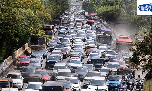 Chennai में जाम की वजह से घर जा रहे वोटर्स परेशान, यात्री फंसे Chennai में जाम की वजह से घर जा रहे वोटर्स परेशान, यात्री फंसे
