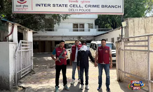 दिल्ली क्राइम ब्रांच ने Gurugram ब्लैकमेल-एक्सटॉर्शन केस में वॉन्टेड आरोपी को किया गिरफ्तार दिल्ली क्राइम ब्रांच ने Gurugram ब्लैकमेल-एक्सटॉर्शन केस में वॉन्टेड आरोपी को किया गिरफ्तार