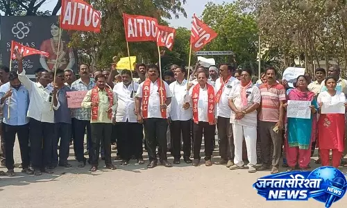 कोडाडा: RTC लेबर लीडर्स की हड़ताल जारी, सरकार में मर्जर की मांग