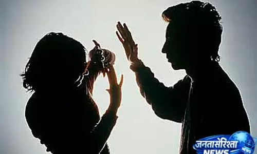 Indore: घरेलू हिंसा के मामलों में एक महिला की मौत, दूसरी अस्पताल में भर्ती Indore: घरेलू हिंसा के मामलों में एक महिला की मौत, दूसरी अस्पताल में भर्ती