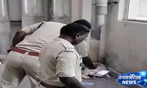 Jamshedpur: एमजीएम अस्पताल की सातवीं मंजिल से कूदने पर कैदी की मौत Jamshedpur: एमजीएम अस्पताल की सातवीं मंजिल से कूदने पर कैदी की मौत