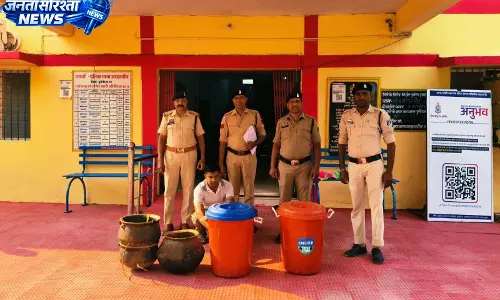 अवैध महुआ शराब पर बड़ी कार्रवाई, 55 लीटर शराब के साथ आरोपी गिरफ्तार