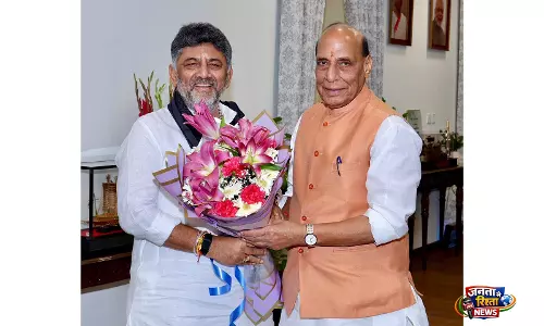DK Shivakumar ने राजनाथ सिंह से एयरपोर्ट प्रतिबंधों पर उठाया मुद्दा DK Shivakumar ने राजनाथ सिंह से एयरपोर्ट प्रतिबंधों पर उठाया मुद्दा