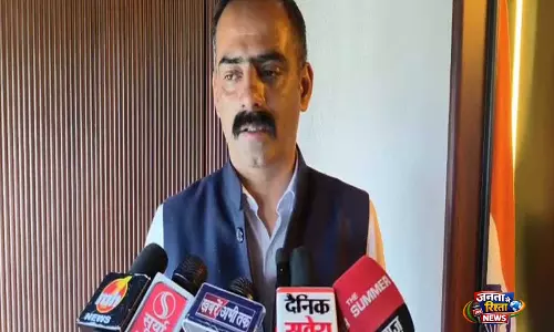 शिमला में राजनीतिक बयानबाजी तेज, अनिरुद्ध सिंह ने केंद्र और BJP पर साधा निशाना शिमला में राजनीतिक बयानबाजी तेज, अनिरुद्ध सिंह ने केंद्र और BJP पर साधा निशाना