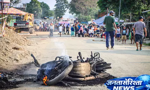 मणिपुर : उखरुल में गोलीबारी की घटनाओं में तीन की मौत, कई घायल मणिपुर : उखरुल में गोलीबारी की घटनाओं में तीन की मौत, कई घायल