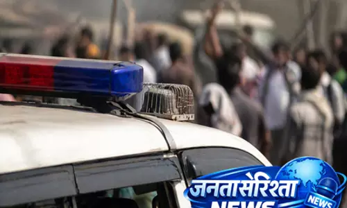 बिहार: अतिक्रमण विरोधी अभियान हिंसक हुआ, भीड़ ने पुलिस पर हमला किया बिहार: अतिक्रमण विरोधी अभियान हिंसक हुआ, भीड़ ने पुलिस पर हमला किया