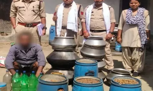 अवैध शराब पर बड़ी कार्रवाई, 9.5 लीटर महुआ शराब और 190 किलो लहान जब्त अवैध शराब पर बड़ी कार्रवाई, 9.5 लीटर महुआ शराब और 190 किलो लहान जब्त