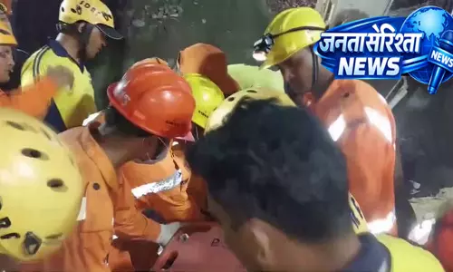 10 घंटे चला रेस्क्यू ऑपरेशन, 40 फीट गहरे बोरवेल से व्यक्ति को सुरक्षित निकाला गया 10 घंटे चला रेस्क्यू ऑपरेशन, 40 फीट गहरे बोरवेल से व्यक्ति को सुरक्षित निकाला गया