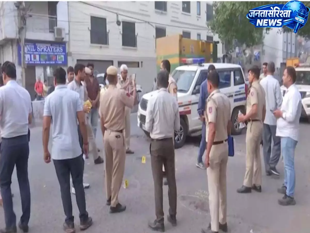 Karol Bagh firing case: निजी रंजिश में गोलीबारी, एक घायल, पुलिस जांच जारी Karol Bagh firing case: निजी रंजिश में गोलीबारी, एक घायल, पुलिस जांच जारी