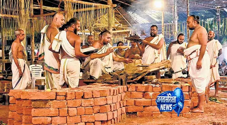 Kerala में अथिराथ्रम के रूप में यज्ञशाला में वैदिक मंत्रों का प्रवाह Kerala में अथिराथ्रम के रूप में यज्ञशाला में वैदिक मंत्रों का प्रवाह