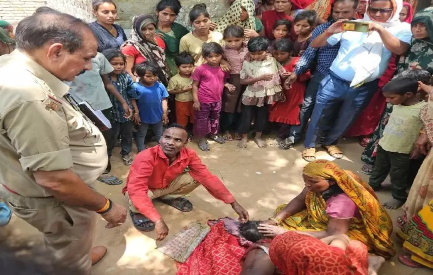 Farrukhabad: सड़क हादसे में 4 साल के बच्चे की जान गई, बोलेरो चालक फरार Farrukhabad: सड़क हादसे में 4 साल के बच्चे की जान गई, बोलेरो चालक फरार